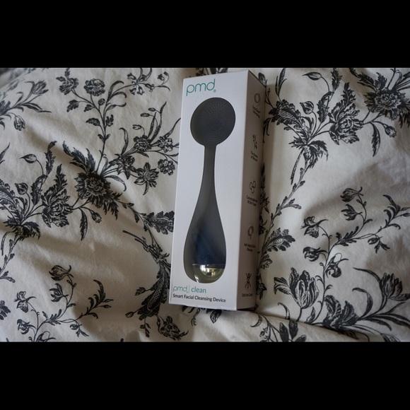 PMD Smart Facial Device BNIB - Picture 2 of 3